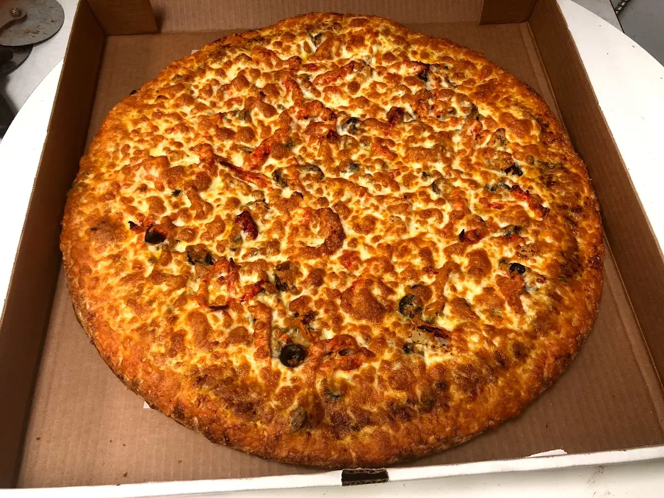 Family meal deals with fried chicken and pizza at Fritou Regina, SK